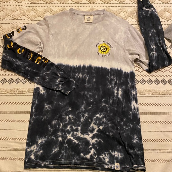 Simply Southern size small long sleeve T - Picture 2 of 2